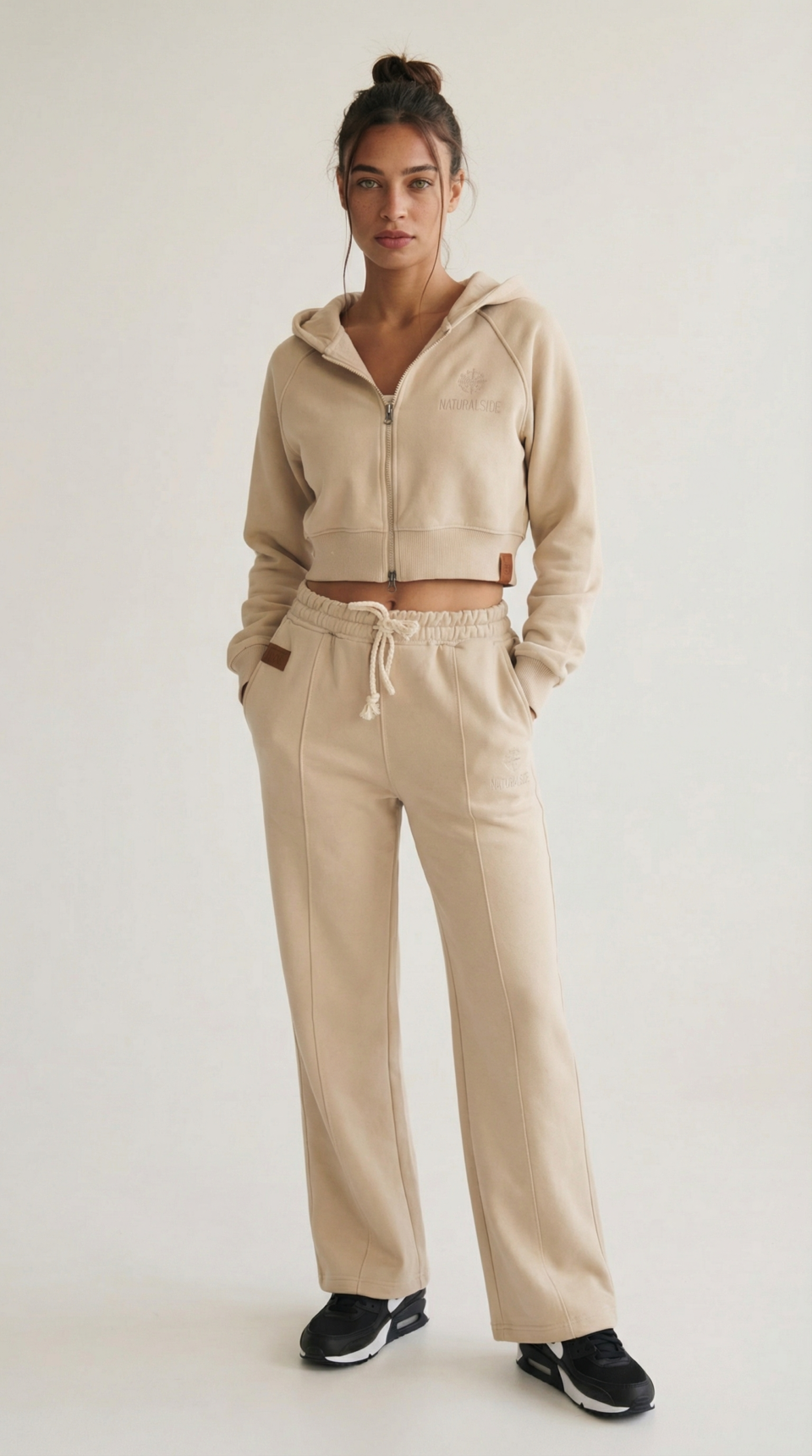 Beżowy gładki komplet casual z krótką bluzą i spodniami NATURAL SIDE